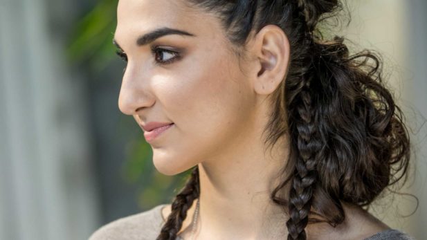 Pidulik ülespandud soeng